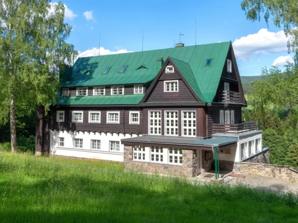 Aktívna dovolenka v Orlických horách pre pár aj rodinu: retro izba, štúdio alebo apartmán s kuchynkou