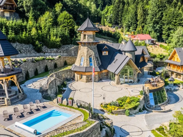 5* rezort v poľských Beskydách: pobyt až pre 6 osôb s jedlom, bazénom, vírivkou aj saunou