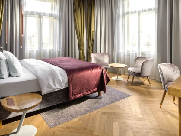 Pobyt v 5* hoteli na Janáčkovom nábreží v centre Prahy s raňajkami