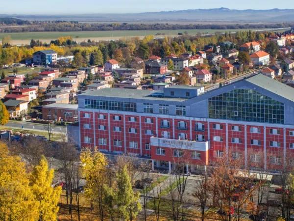 Rodinná dovolenka v priestranných apartmánoch na úpätí Vysokých Tatier s množstvom aktivít, kúsok od jazera