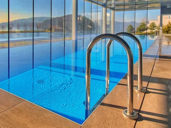 Wellness pobyt pri jazere s raňajkami alebo polpenziou a množstvom aktivít v areáli 4* rezortu