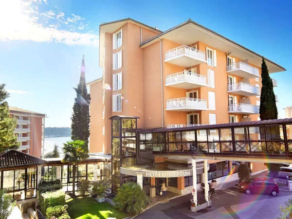 Dovolenka v slovinskom Portoroži: hotel s raňajkami alebo polpenziou, termálne bazény, pláž a dieťa do 13 rokov zdarma
