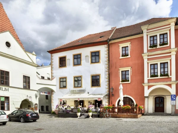 Historický hotel priamo v centre Českého Krumlova: raňajky alebo polpenzia a fľaša sektu