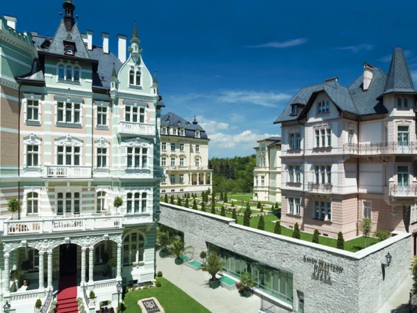 Pobyt v luxusnom 5* hoteli v Karlových Varoch: neobmedzený wellness aj masáže a kúpele