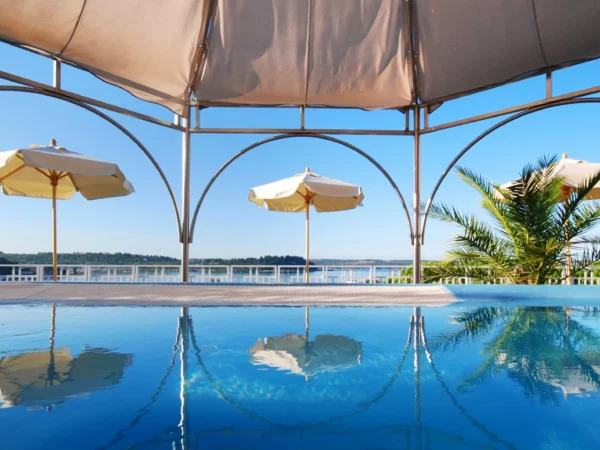 Dovolenka v slovinskom Portoroži: 4* hotel pri mori, s bazénmi a polpenziou alebo plnou penziou