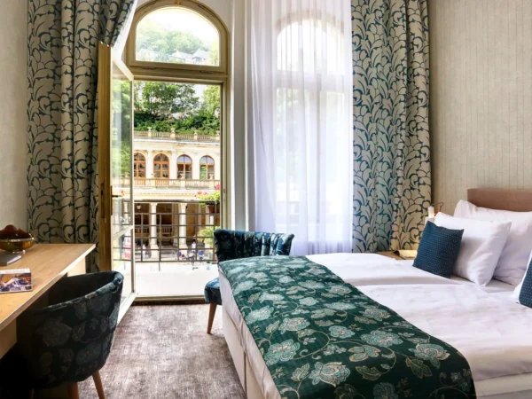 Relax v Karlových Varoch: hotel priamo pri kolonáde, wellness centrum, procedúry a raňajky alebo polpenzia