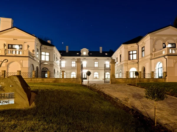 Pobyt na Zámku Wichterle s raňajkami alebo polpenziou aj wellness, pivným kúpeľom alebo masážou