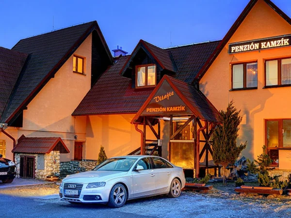Dovolenka na čerstvom vzduchu pod Tatrami v Penzióne Kamzík*** s turistikou, relax zónou aj polpenziou