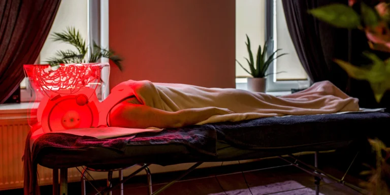 LED terapia, masáž tváre, krku a dekoltu alebo okamžité vyhladenie vrások podľa tradičnej čínskej medicíny
