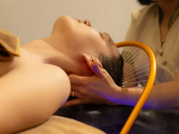 Vlasový rituál s masážou a maskou na tvár pre ženy alebo antistresový head spa rituál pre pánov