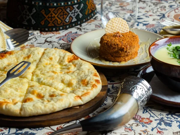 Gruzínske degustačné menu pre dvoch: chačapuri, kučmači a ďalšie pochúťky