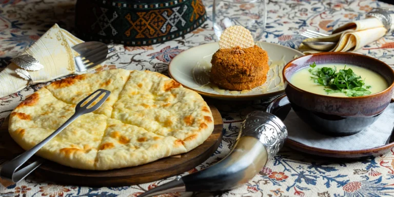 Gruzínske degustačné menu pre dvoch: chačapuri, kučmači a ďalšie pochúťky