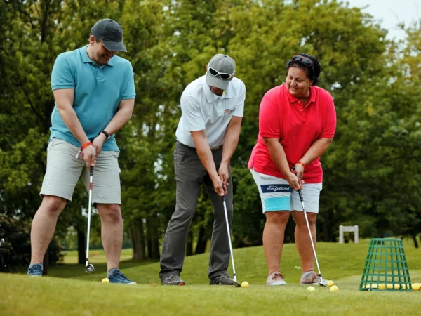 Skupinový golfový kurz v Hrubej Borši: vaša cesta v zelenej karte