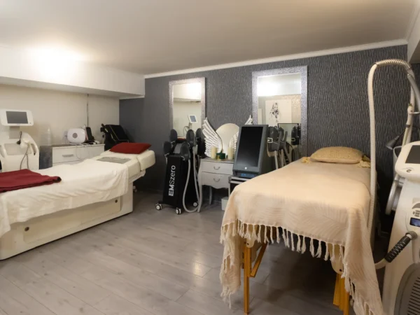 Neinvazívny lifting a spevnenie pokožky: očné okolie, krk, paže, brucho či celá tvár