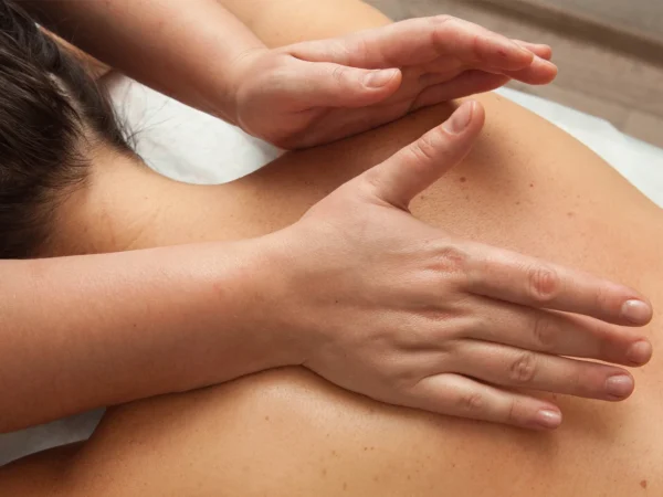 Masáže, fyzioterapia s diagnostikou, reflexná či kraniosakrálna terapia