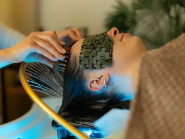Head spa: masáže a diagnostika pokožky hlavy, parná terapia aj tvárová masáž guashou