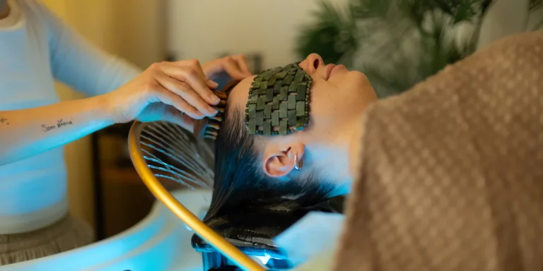 Head spa: masáže a diagnostika pokožky hlavy, parná terapia aj tvárová masáž guashou