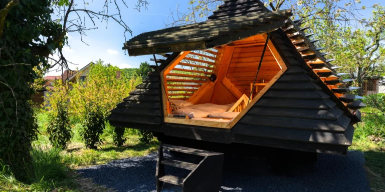 Unikátna apiterapia v apidomčeku: inhalácia úľového vzduchu, vibrácie a hlboký relax