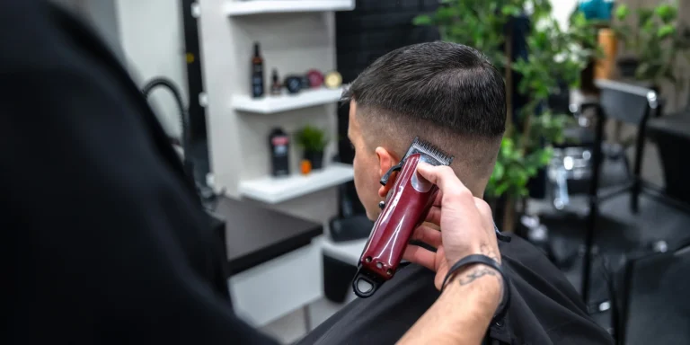 Štýlový pánsky strih a úprava brady v modernom barbershope