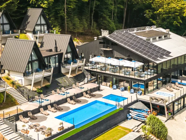 Moderný rodinný SPA rezort na brehu Rožnovského jazera s wellness