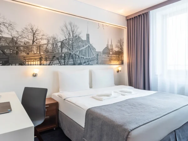 Moderný mestský hotel vo Vroclave s raňajkami pre pár aj rodinu
