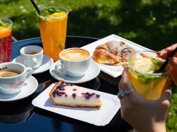 Výberová káva, koláče a osviežujúce limonády v Peknička café