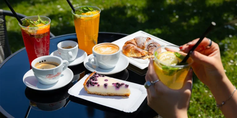 Výberová káva, koláče a osviežujúce limonády v Peknička café