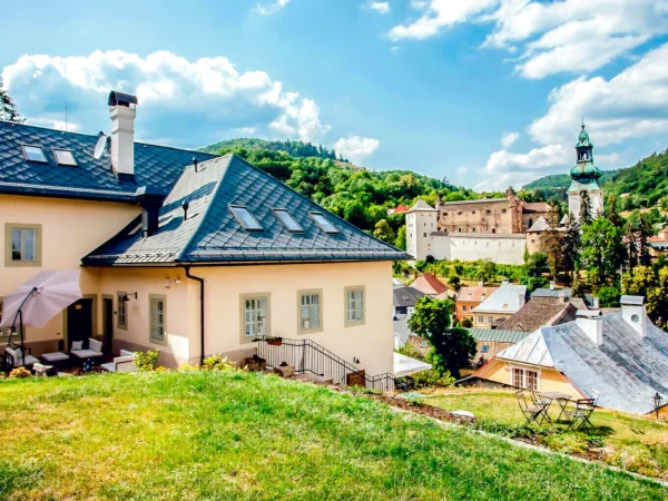 Spojenie histórie a luxusu v obľúbenej Banskej Štiavnici: hotel len 300 m od Nového Zámku