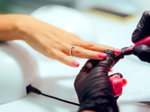 Manikúra: japonská, suchá alebo gél lak v salóne Beauty Bretlys
