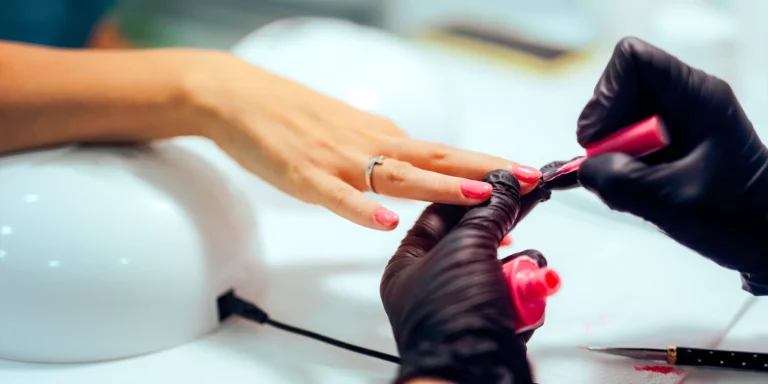 Manikúra: japonská, suchá alebo gél lak v salóne Beauty Bretlys
