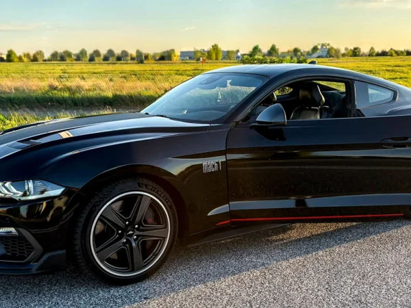 Zažite adrenalínovú jazdu na ikonickom Ford Mustang Mach 1