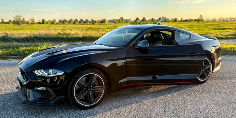 Zažite adrenalínovú jazdu na ikonickom Ford Mustang Mach 1