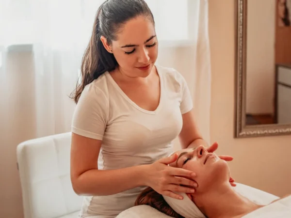 Kozmetické ošetrenia pre zdravšiu a vitálnejšiu pleť: Profacial, hĺbkové čistenie s masážou tváre a i.