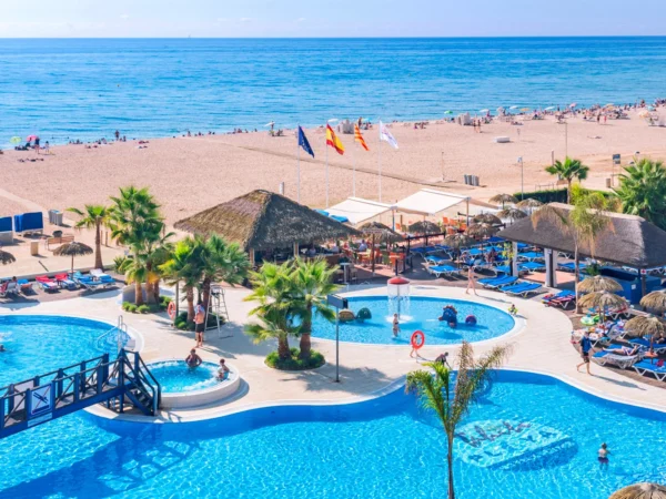 Dovolenka v španielskom Costa Brava: 4* hotel Tahití Playa & Suites s bazénom, vírivkou a stravou