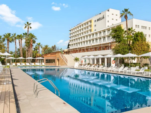 Dovolenka v Španielsku: pobyt v 4* hoteli Meliá Lloret de Mar na Costa Brava vrátane stravy a bazéna