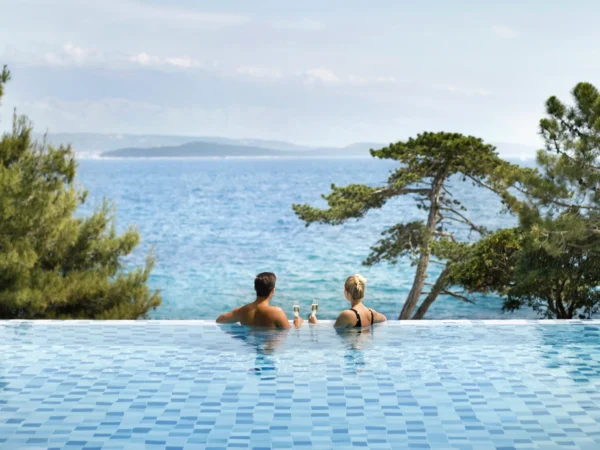 Dovolenka na chorvátskom ostrove Rab: pobyt v 4* Valamar Carolina Hotel s polpenziou a infinity bazénom