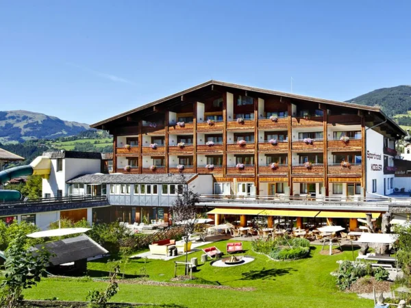 Na lyže do KitzSki: hotel v Mittersille s bazénom, saunami a polpenziou, až 3 deti zdarma