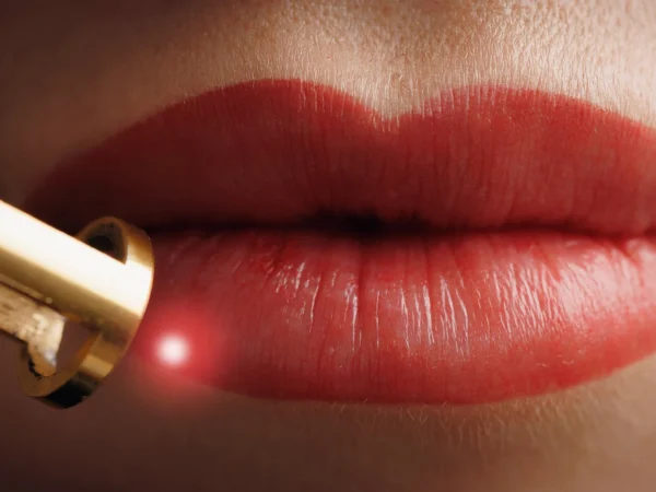 Laserové odstránenie tetovania alebo permanentného makeupu