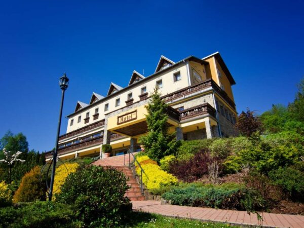 Hotel Husárik**** v horskom prostredí so stravou a vstupom do jaskynného bazéna