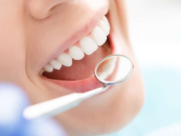 EXTRA ZĽAVY: Dentálna hygiena pre deti aj dospelých s pieskovaním Airflow a inštruktážami v zubnej ambulancii Pohotovosť 24/7