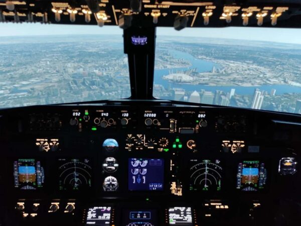 EXTRA ZĽAVY: Pilotujte Boeing 737 ako profesionál s leteckým simulátorom FLYONE