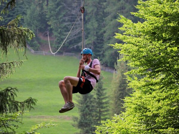 Adrenalínová jazda na kladke: Vyskúšajte obrí Zipline v Čutkove!