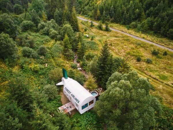 Lietadlo v lese – najoriginálnejší glamping v lese s relaxom vo vírivke a saune