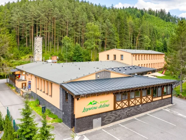 Lopušná Dolina po Tatrami: pobyt v izbách alebo chatke s wellness a možnosťou stravy