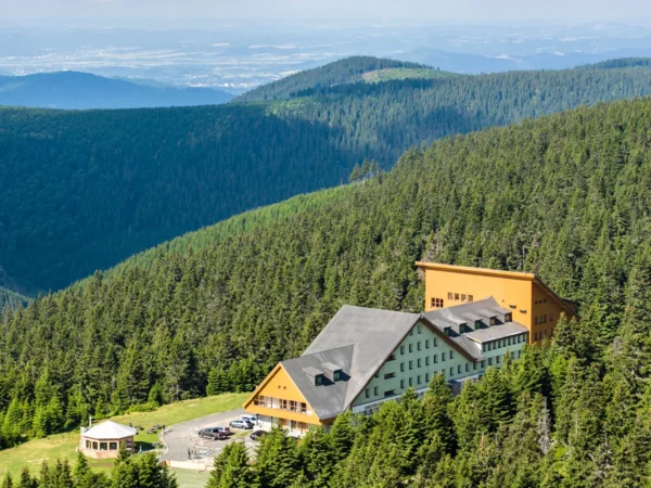 Ubytovanie v hoteli pod vrcholom Pradědu: raňajky alebo polpenzia aj wellness