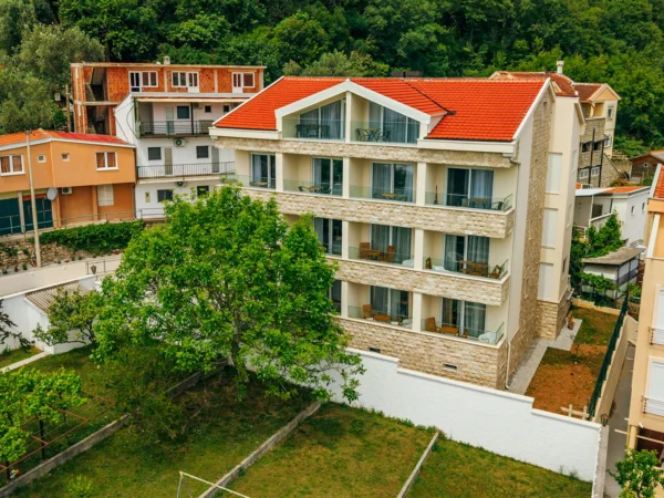 Komfortné apartmány na Budvanskej riviére pre pár aj rodinu